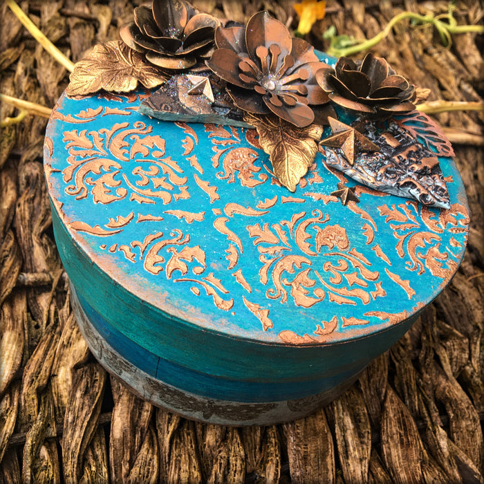 Altered Round Box project by LOUISE CROSBIE